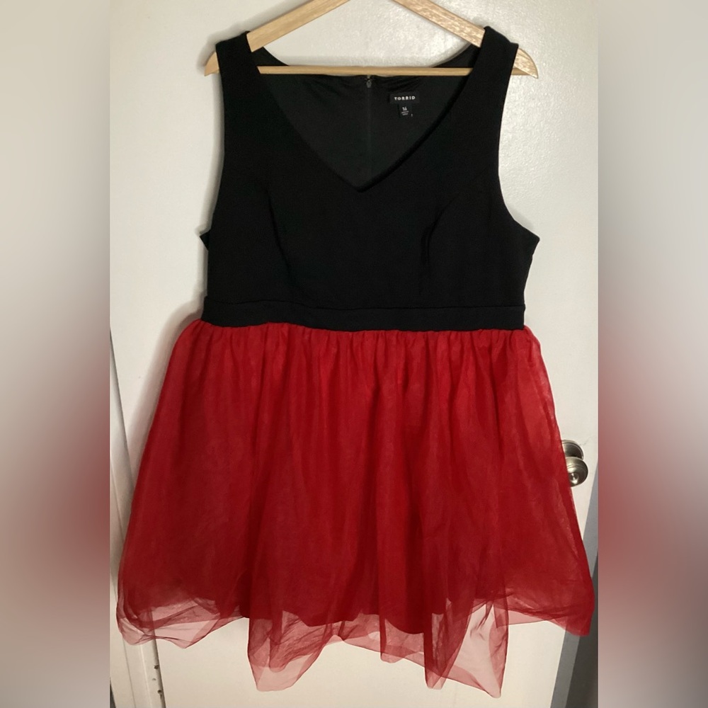 NWOT Torrid Black and Red Dress 16